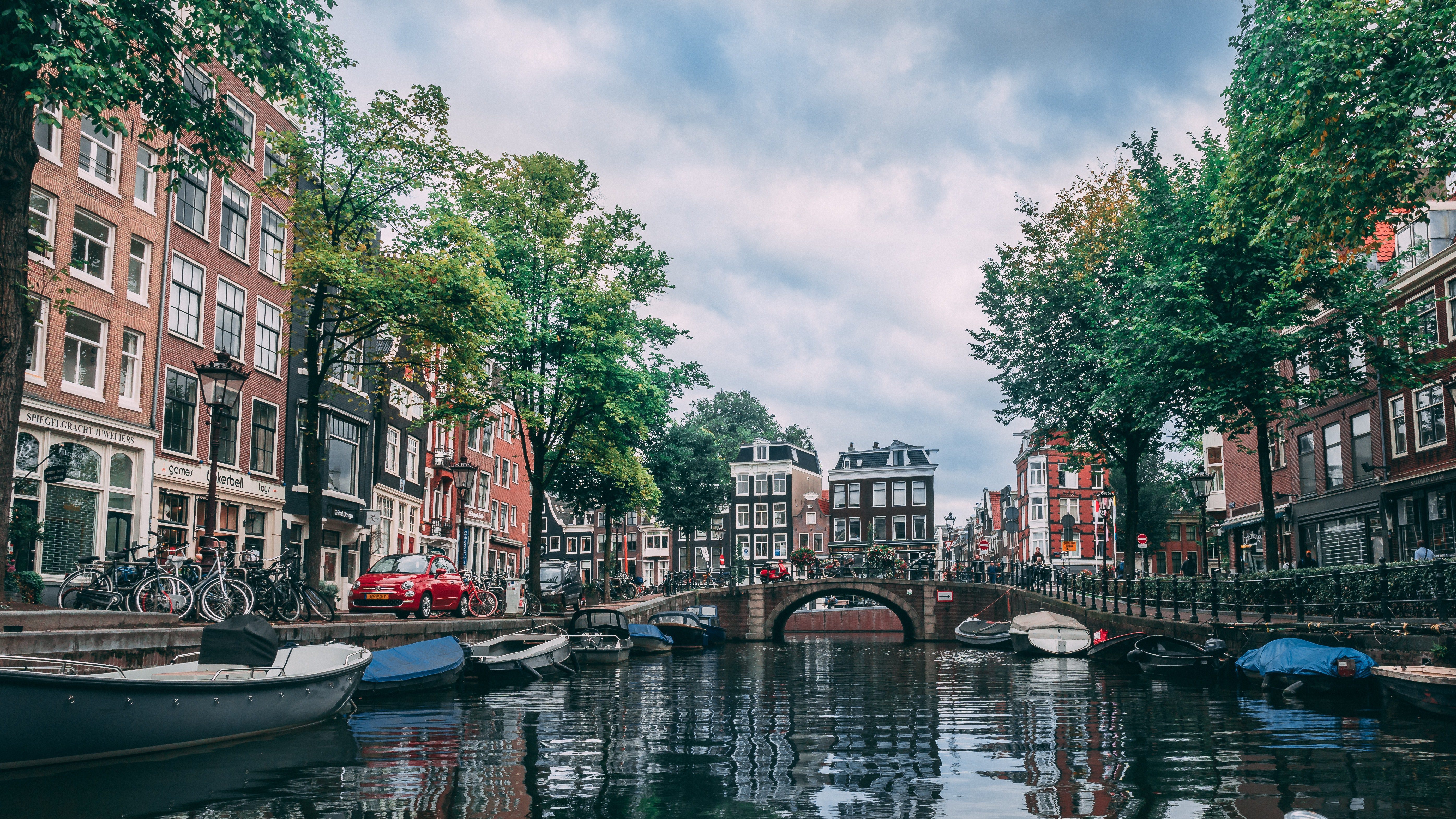 Supertrips - Slapen in een havenkraan in Amsterdam