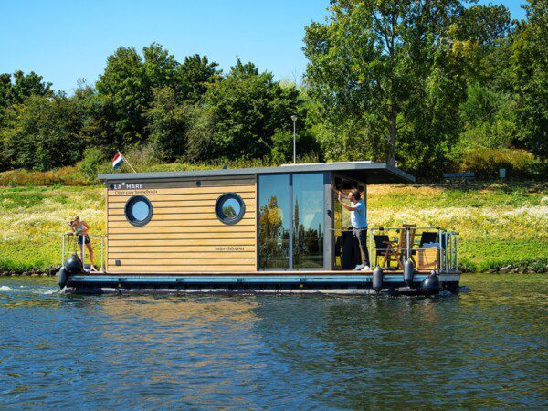 slapen-op-het-water-otter-house-boats-1