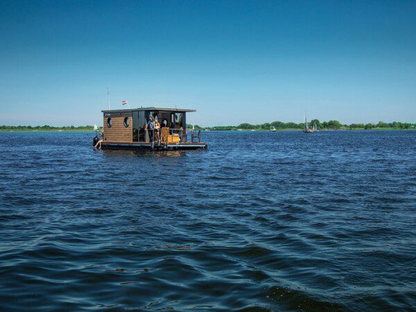 slapen-op-het-water-otter-house-boats-2