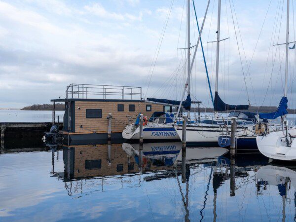houseboat-arne