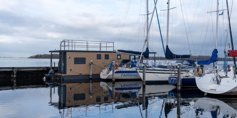 houseboat-arne