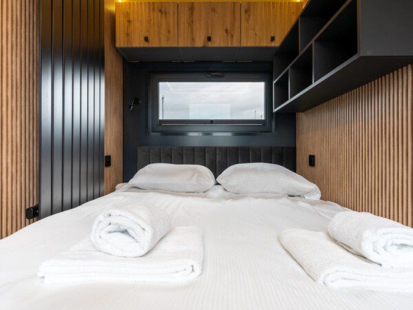 houseboat-arne