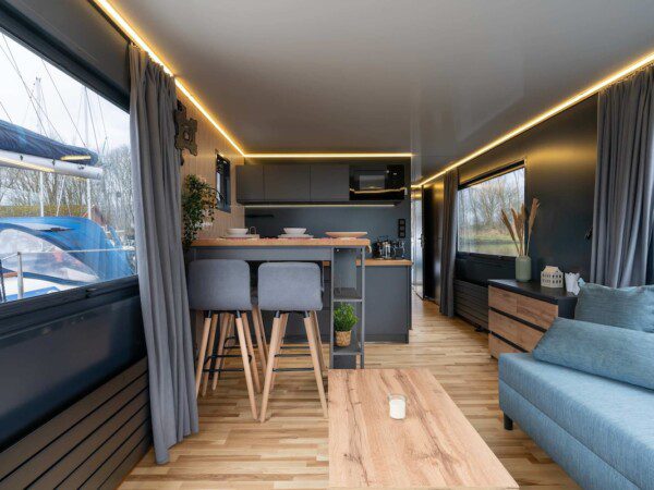 houseboat-arne