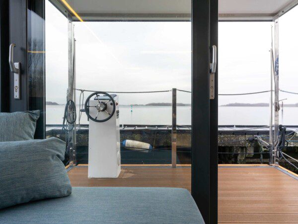 houseboat-arne