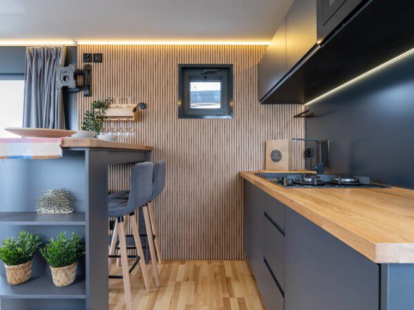 houseboat-arne
