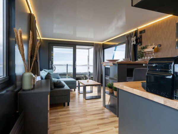 houseboat-arne