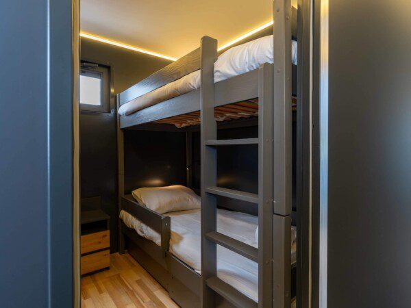 houseboat-arne