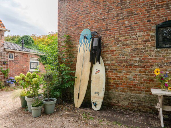 tiny surf house