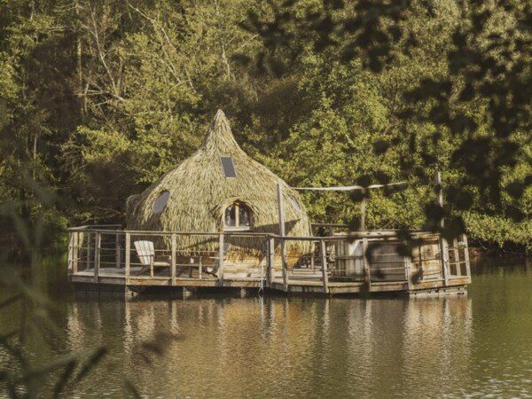 drijvende hut