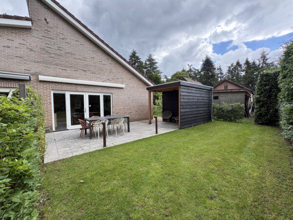 luxe bosvilla met bioscoop