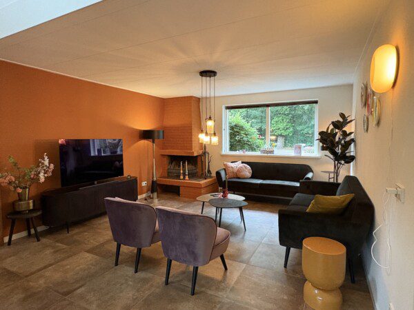 luxe bosvilla met bioscoop