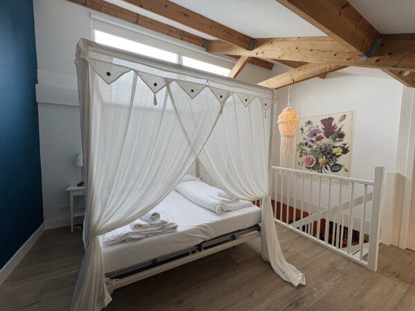 luxe bosvilla met bioscoop