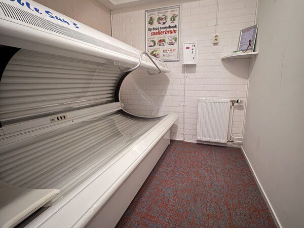 luxe bosvilla met bioscoop
