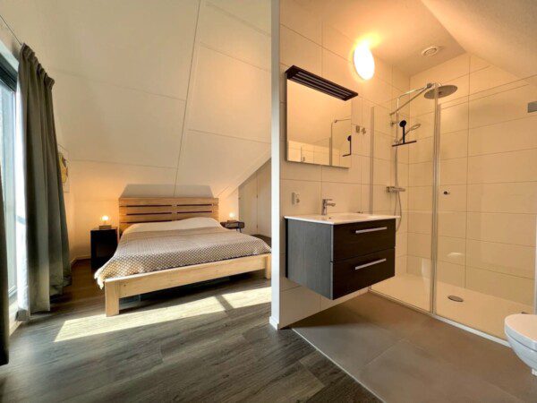watervilla met sloep