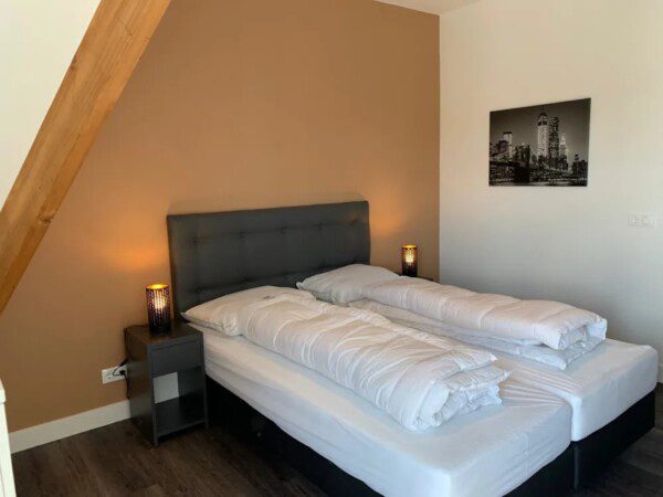 watervilla met sloep
